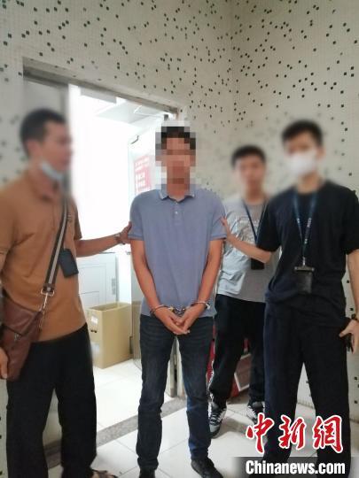 中國僑網江門警方抓獲犯罪嫌疑人。　廣東省公安廳 供圖